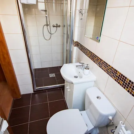 לינה וארוחת בוקר Royal House 3*