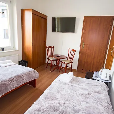 לינה וארוחת בוקר Royal House