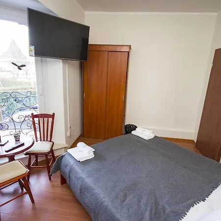 לינה וארוחת בוקר Royal House 3*